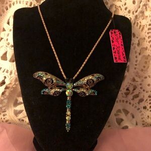 NWT Elegant Betsey Johnson Dragonfly Pendant Necklace